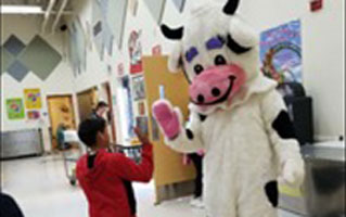 Daisy Rocks Fuel Up to Play 60 for National School Lunch Week
